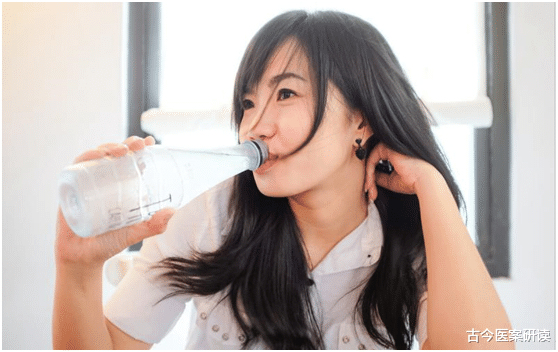 血糖|肝硬化的人，上厕所可能会有这4种“异常”，如果你也有，建议体检下