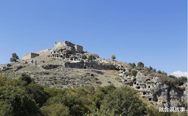 就会说故事 聊斋故事：儿子背母上山，狐狸直磕头，儿子跪地：俺错了