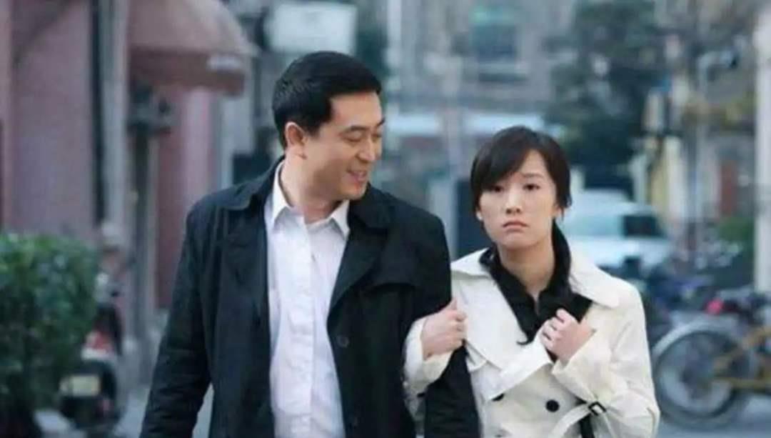 张嘉益|年轻时灰容土貌，老了却风格儒雅，这8位男星“越老越有味”