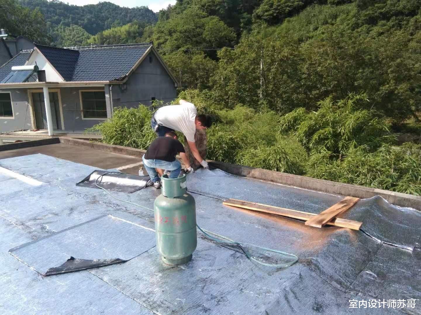 室内设计师苏哥|教你一个楼顶漏水维修的小方法,楼顶漏水用什么材料好
