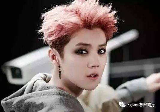 眼线|越来越精致的小鲜肉们：戴手膜、画眼线，比女生更在乎形象