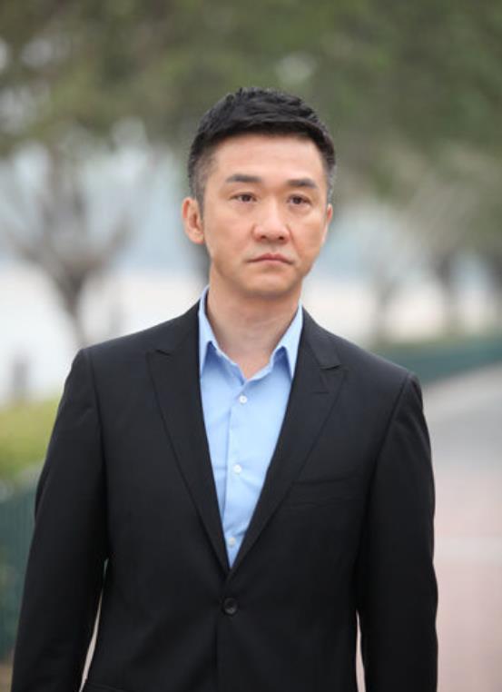 胡歌|中年男星穿西装，只服这6位，大叔们帅起来真没小鲜肉啥事