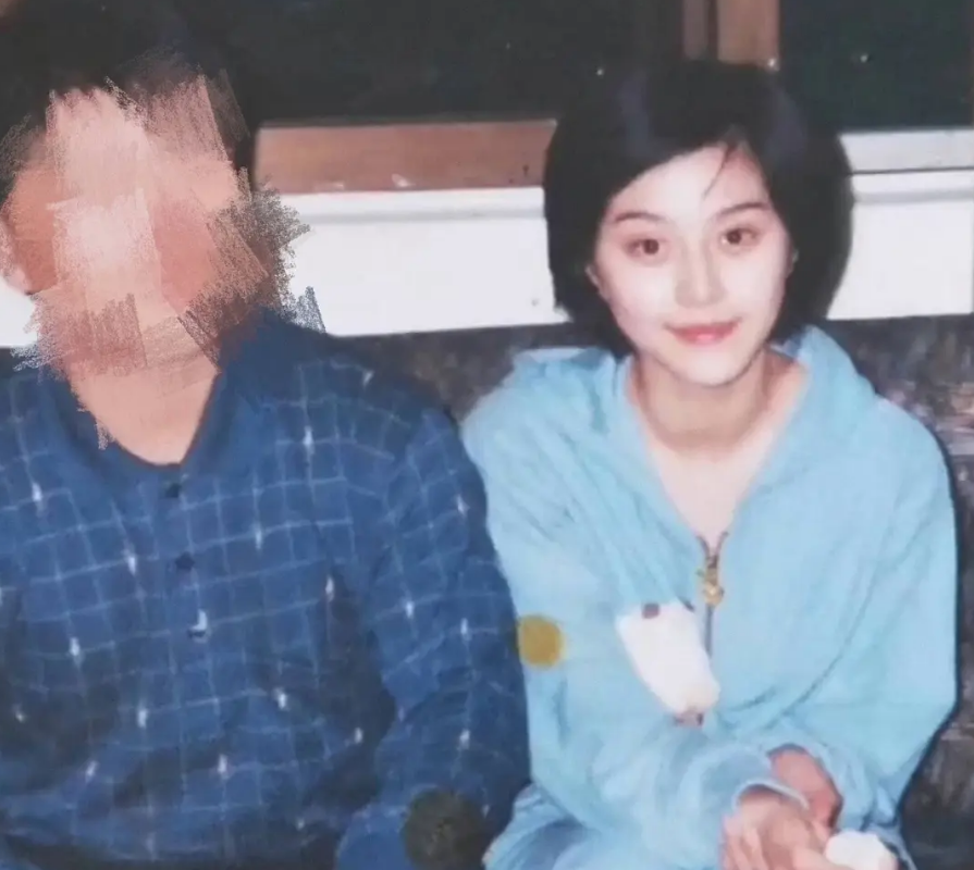 |范冰冰绝了!学生时期集体合照首曝光,高颜值惹60位男生逃课围观