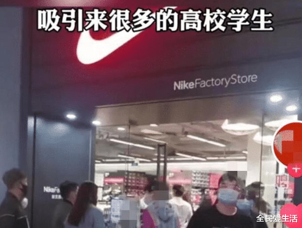 鞋子|五一耐克鞋店“水泄不通”，又赚得“盆满钵满”，店员：国货这么可悲？