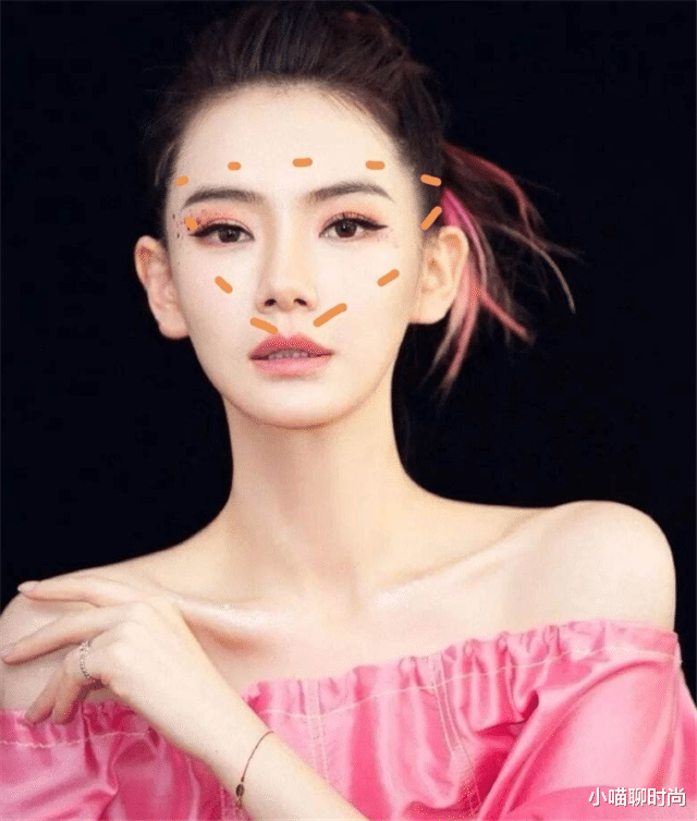 穿衣搭配|什么人披发好看，什么人扎发好看？和身高关系不大，这3个是关键