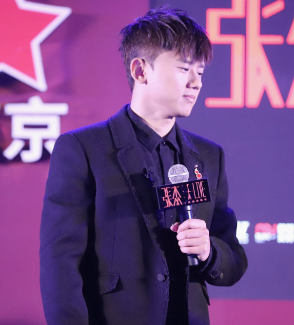 肖战|明星字迹哪家强？井柏然的很工整，肖战的很随意，这位偷练字了？