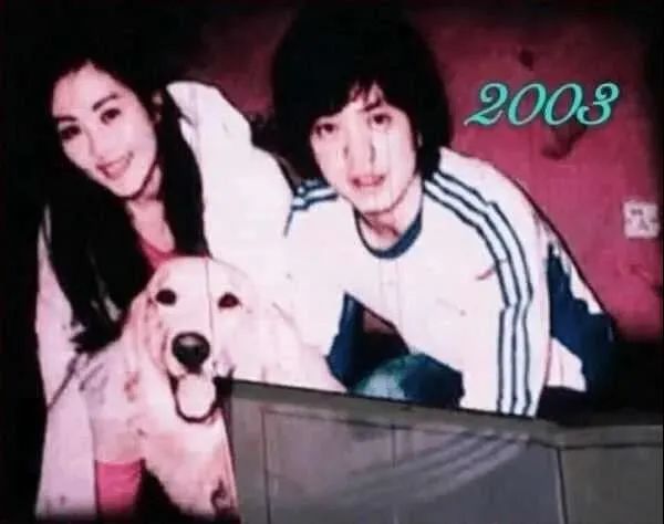 李健|李健圈外妻子“曝光”，恩爱17年无儿无女，他却说：我10岁时就想娶她了