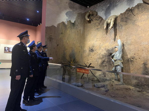 法鼎开鉴 商都车站派出所组织民警参观红色革命教育基地