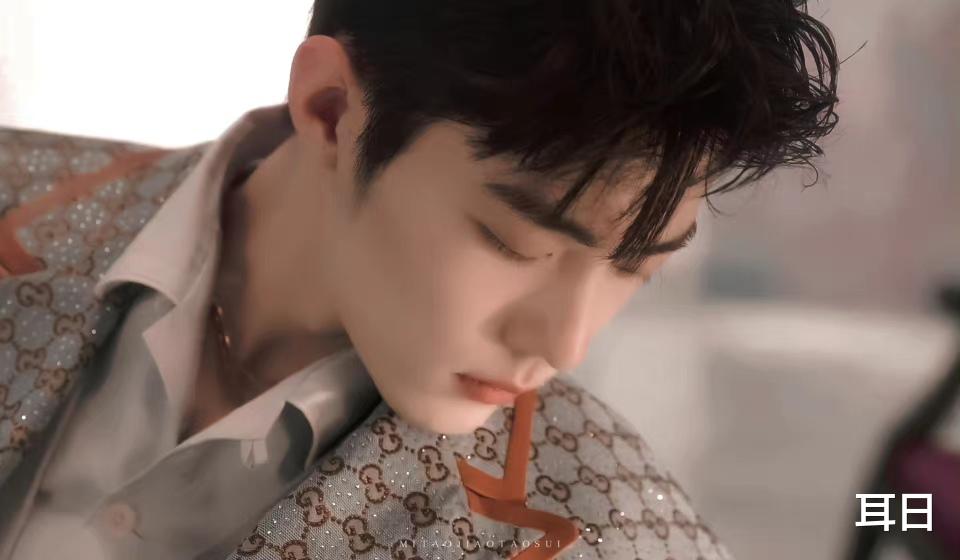 欧阳娜娜|肖战对称日开年刊,卡点宣换版头,三年王者归来,单人被双奢推封