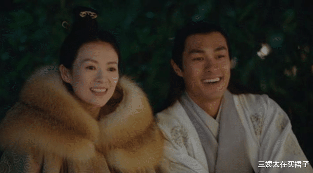 三姨太在买裙子|想要成功的女人，都需要从王儇身上，学习这4个特质