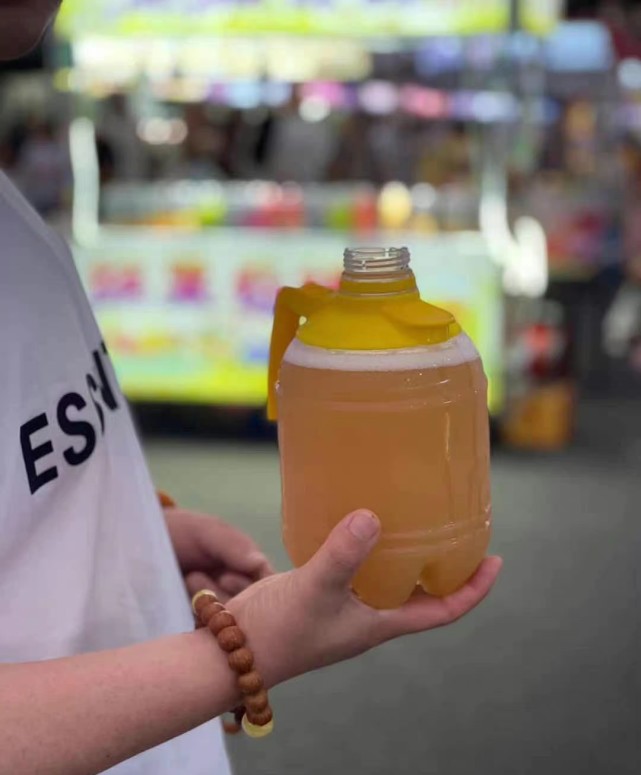 陈小纭|陈小纭分享回家日常，有姥姥家后院的李子葡萄，还有一双可爱的外甥外甥女