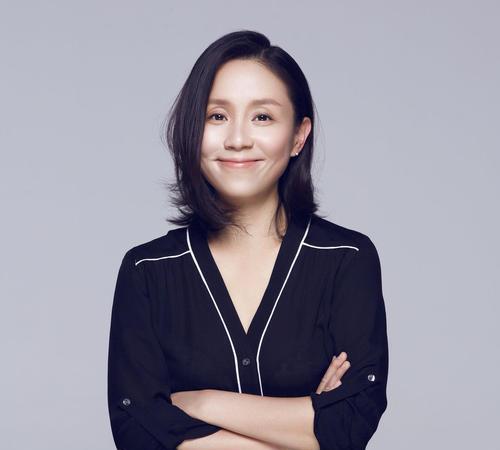 何炅|何炅的故事不简单，纯粹的感情并不闪耀，时人不识凌云木是真谛