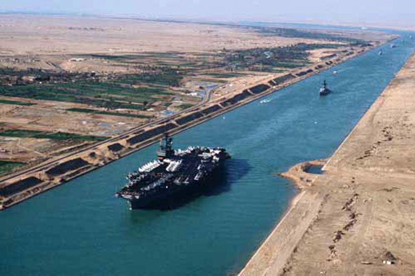 攤牌瞭——埃及準備從封鎖蘇伊士的船隻上卸下集裝箱-圖2