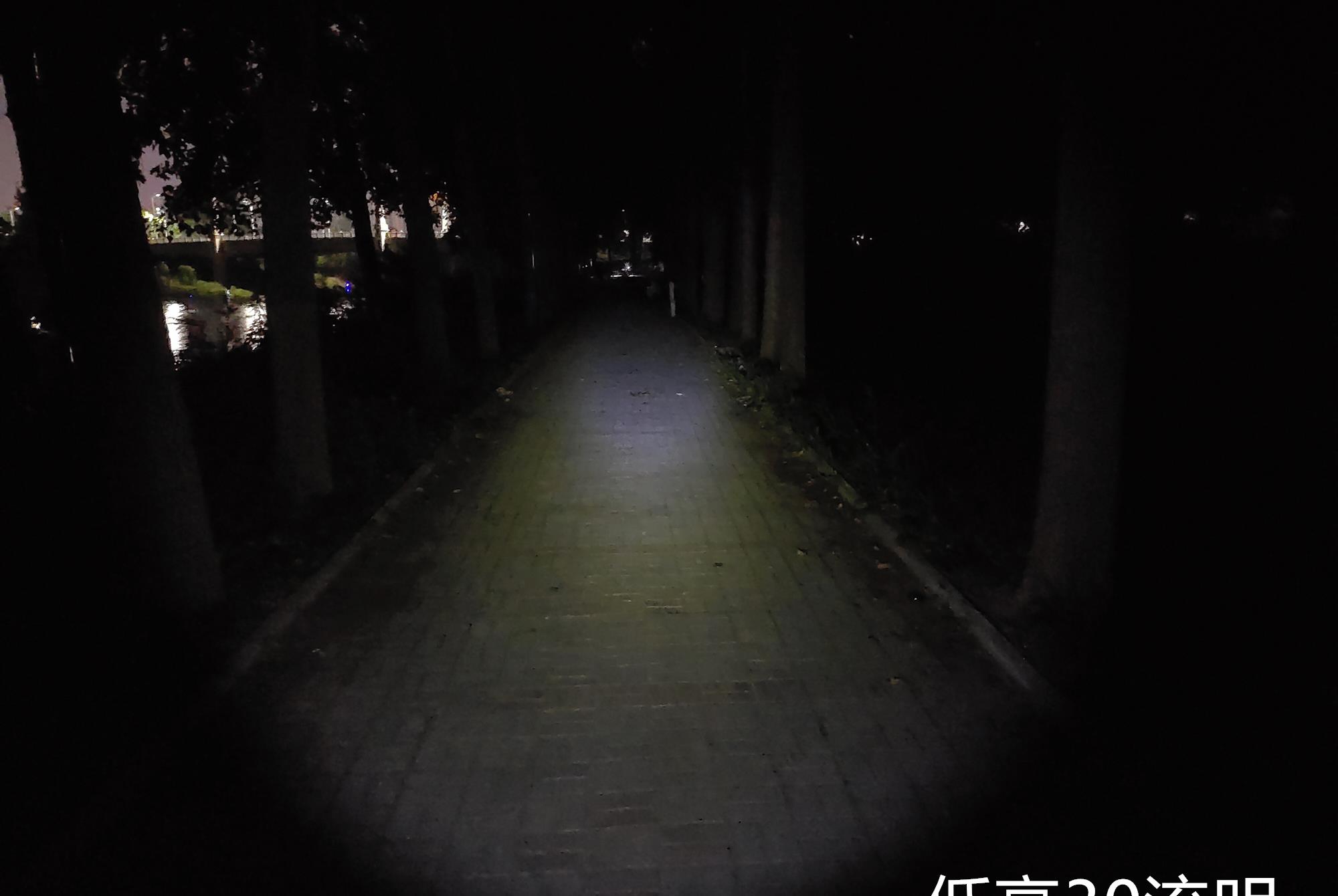 白说数码|掌中光明，点亮黑暗！XTAR R30户外手电体验