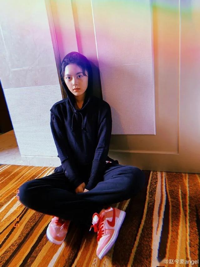 岳云鹏|岳云鹏穿的耐克鞋竟值70万？普通人抵制有啥用？看看都是谁在买