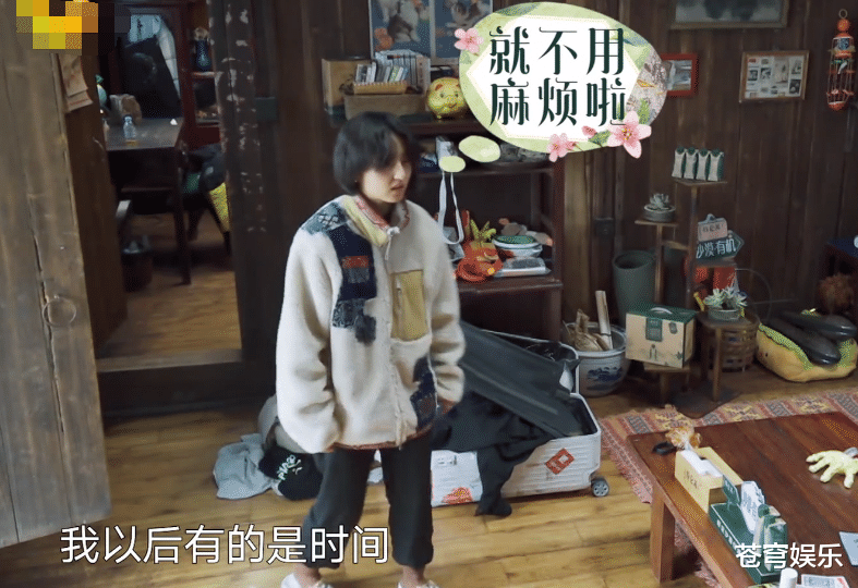 何炅|张子枫被落下无奈呆家里，黄磊说带她去划船，她下意识反应好圈粉