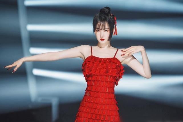 陈小纭|靠炒作 “运动员”走红，又拼命消费前男友，她终于红遍全国