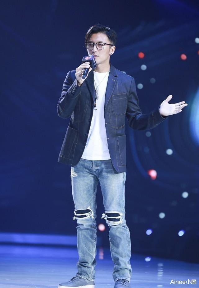 型男|谢霆锋都40岁了，仍没有油腻感，棱角清晰，穿衬衫好似叛逆少年