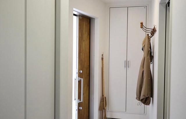 |日本55岁阿姨“穷装”新家,全屋大白墙不吊顶,越简单越高级!