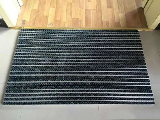 家里门口别再傻傻放地垫了!现在流行这种,不仅防滑使用寿命还长