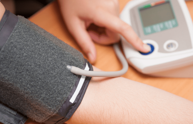 经络穴位理论敷熨|2类降压药还能显著降低尿蛋白、尿毒症的风险,哪类最厉害?