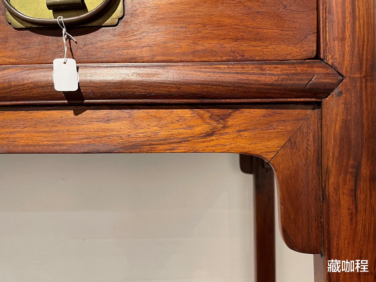 图考|纹理都能对上,黄花梨三屉桌是《图考》原物
