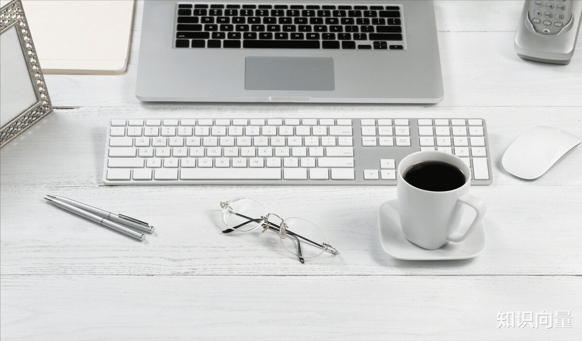 知识向量 人生成长之路:每天早起叫醒的不是闹钟也不是梦想而是生活