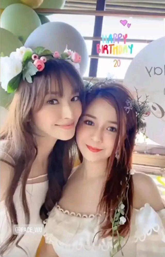 突围|吴佩慈为6岁儿子庆生,和众姐妹合影稳居C位,城堡蛋糕很吸睛