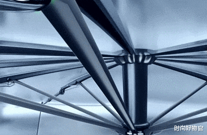 时尚好物官|懒得带伞怕被雨淋?“巴掌伞”放入口袋就可出门,用完甩干不怕丢