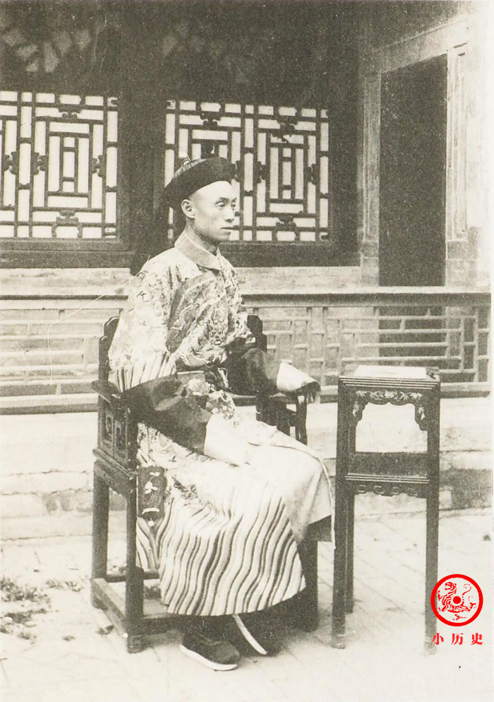 慈禧太后|晚清老照片：戴枷囚徒睡大街，青楼女子在老妈子陪伴下外出应酬