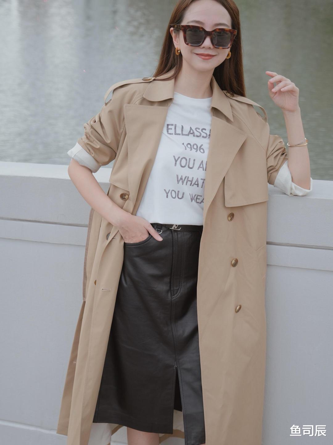 鱼司辰|职场法式穿搭指南,大u领针织衫+半身裙,穿起来气质又性感