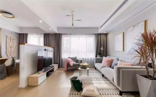 亲爱的，我们家客厅就这样装吧，宽敞、明亮、又大气！