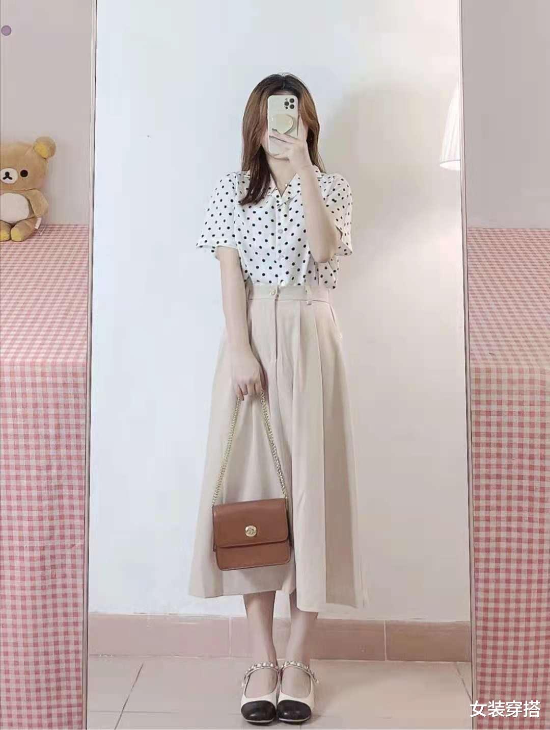 女装穿搭|杏色半身裙配什么颜色上衣好看