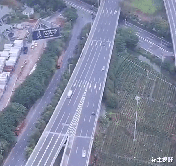 花生视野 佛山一高速岔路口标线遭质疑,62万人被罚款1.2亿,3分钟27人违章