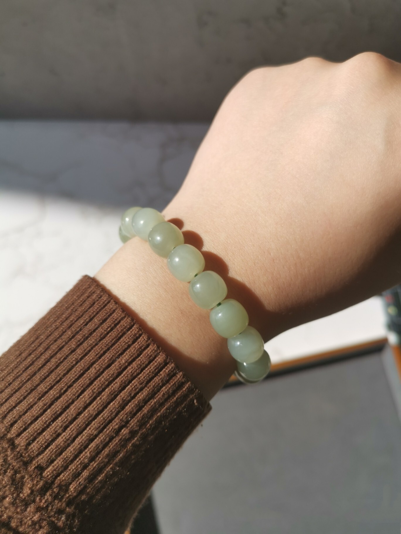 |我写了一篇「和田玉没有那么难选」的文章，里面说了“和田玉主要看细度、油润度、糯性”。