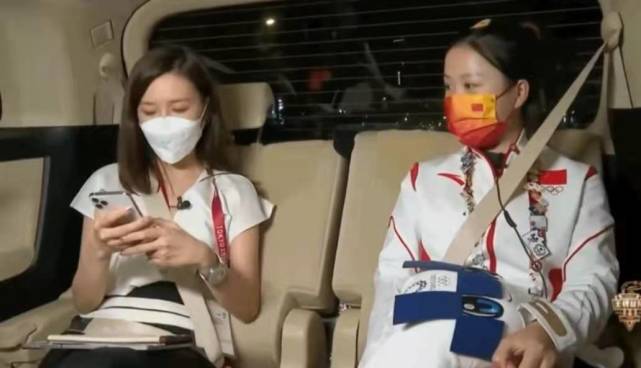 白敬亭|杨倩妈妈表示女儿现在单身，网友喊话杨倩：不要给白敬亭机会，便宜他了