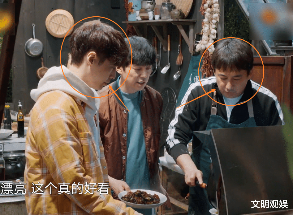 张艺兴|张艺兴把做好的菜搞砸，黄磊对他的态度引热议，是否责怪很明显