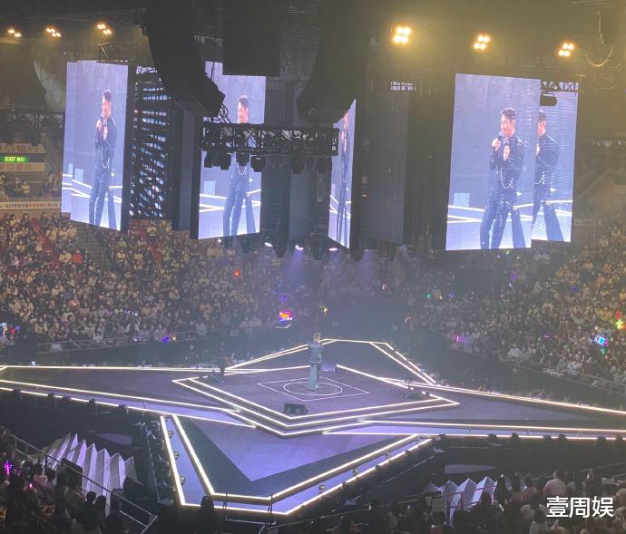 演唱会|55岁黎明连开九场演唱会，郑秀文上台助阵，跟天王一起跳舞！