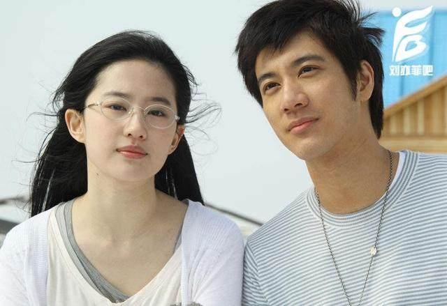 王力宏|在美国打完疫苗后，王力宏晒刮胡子前后对比照：45岁的他一秒变帅哥