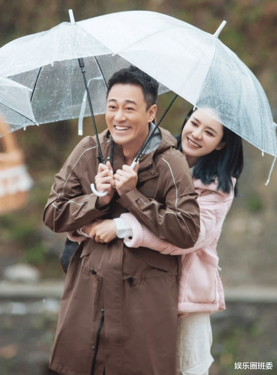 林峰|张馨月晒与林峯1岁女儿近照，疑似当车模裸露绝对领域，暗讽吴千语被骂惨