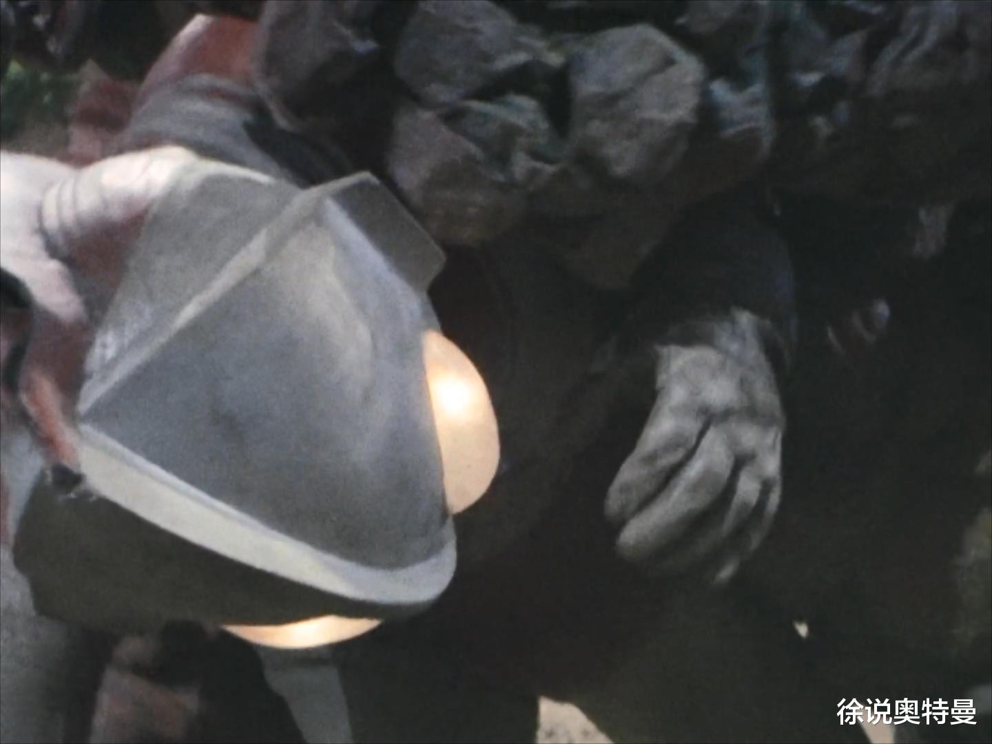 acgn漫评|一只藏在照片里的怪兽，MAT队员都不相信，乡：我相信