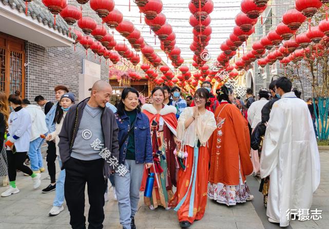 长沙洋湖水街新国潮汉服文化节,现场好多汉服小姐姐,太美了