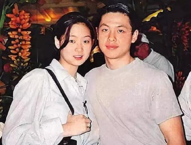 孙芸芸|她12岁背香奈儿，21岁嫁豪门赚13亿，把老公熬成爹的人生有多爽？