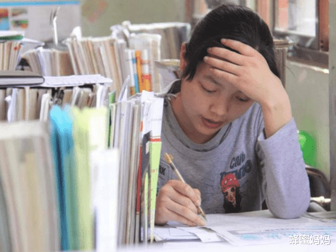 蜂蜜妈妈|年轻老师“管不住”学生，天天度日如年该咋办？要学点“新套路”