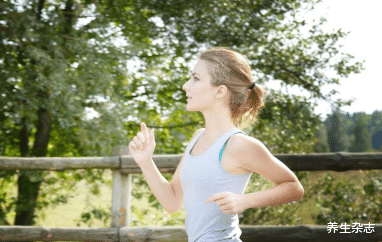 养生杂志 女子坚持2年吃苹果，结节癌变，医生：这样吃，铁打的甲状腺也扛不住