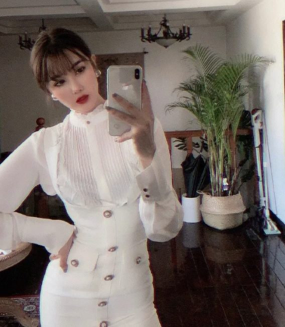 迪丽热巴|混血颜值马甲线身材,这位新疆姑娘,不比迪丽热巴差