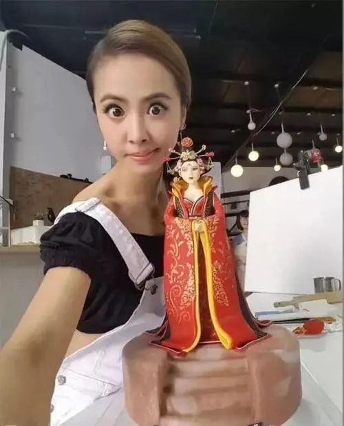 黄子韬|5位拥有“神技能”的明星，徐锦江一幅画卖80万，黄子韬多才多艺