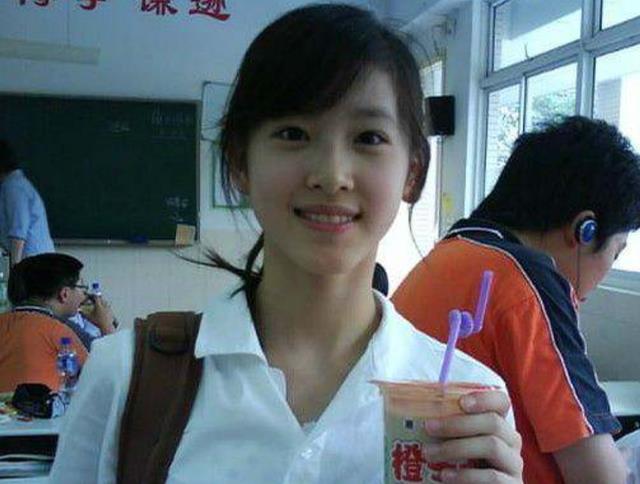 韩红|韩红称自己年轻时是校花，都以为她在开玩笑，看完照片后我信了