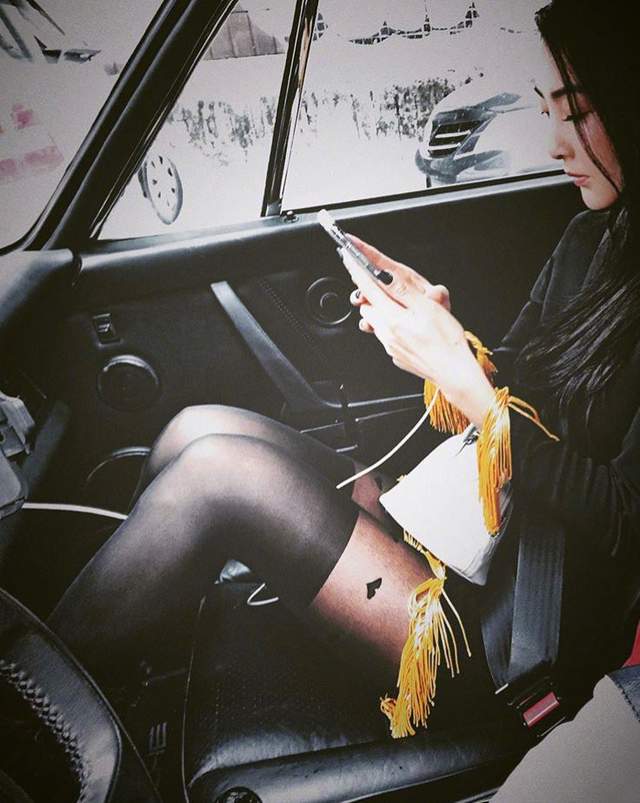 吴速玲|吴速玲驾250万豪车载爱女兜风，10岁Grace长腿吸睛，与曹格分居住