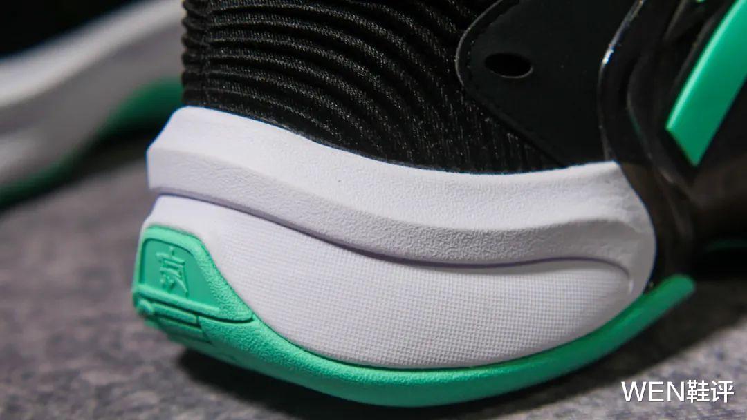 骗保 开箱冷门球鞋,签名鞋的配置,二百出头的价格